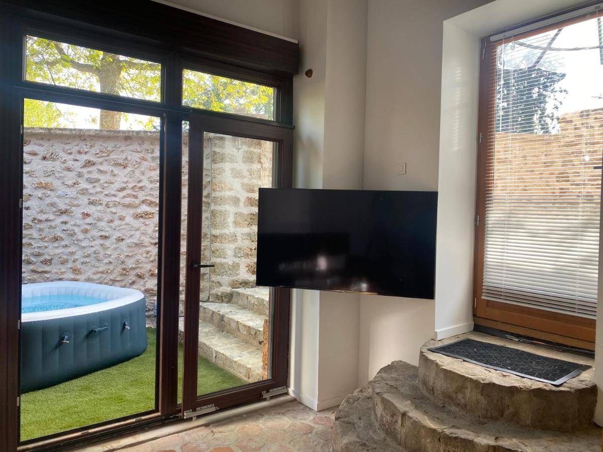 Studio Duplex Avec Spa Et Cour Privee Bonnelles Экстерьер фото