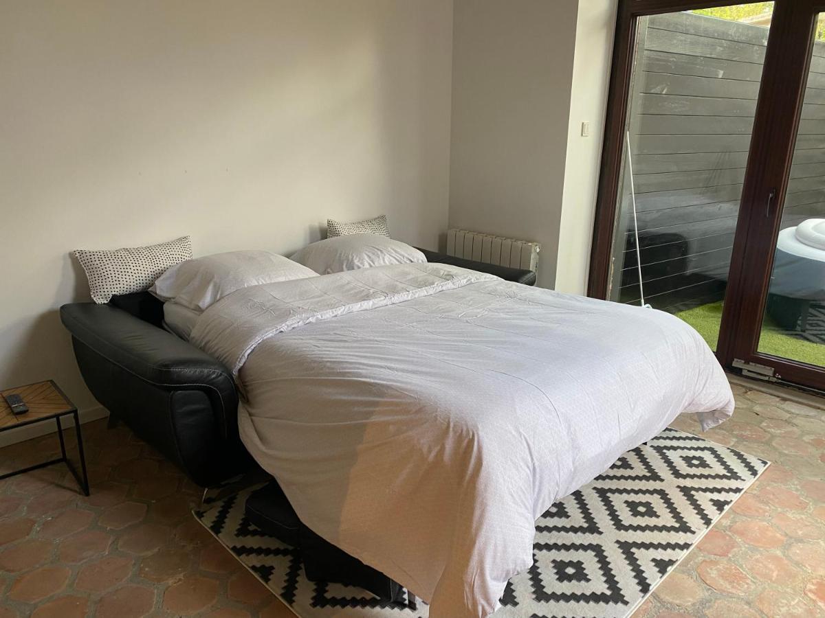 Studio Duplex Avec Spa Et Cour Privee Bonnelles Экстерьер фото